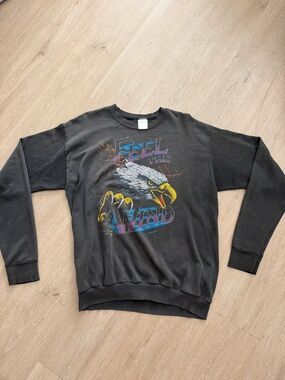 Feel the Wind Eagle Graphic Crewneck Sweater - Black
